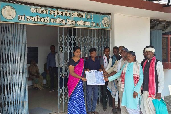बैगा समुदाय की 26 एकड़ जमीन पर कब्जे का आरोप, एसडीएम से कार्रवाई की मांग