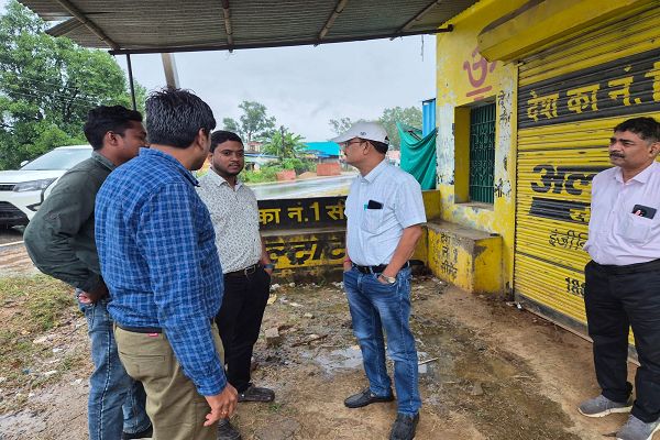  खुड़िया मल्टी-विलेज जल प्रदाय योजना,  सड़क किनारे पाइपलाइन बिछाने के लिए किया गया संयुक्त निरीक्षण