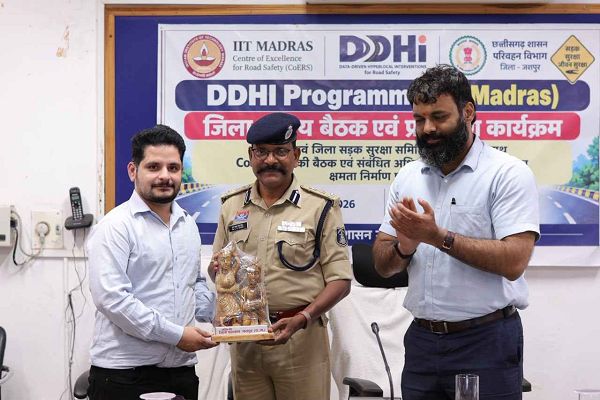 सड़क दुर्घटनाओं में कमी लाने तकनीक व वैज्ञानिक दृष्टिकोण का प्रभावी उपयोग जरूरी : कलेक्टर व्यास