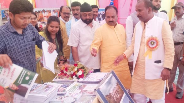  कोरिया: अमृतधारा महोत्सव में पहली बार तीरंदाजी की प्रतियोगिता और पारंपरिक खेलों का लोगों ने उठाया आनंद,विधानसभा अध्यक्ष डॉ महंत ने किया अमृतधारा महोत्सव का शुभारंभ