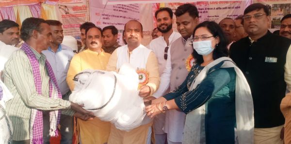  कोरिया: अमृतधारा महोत्सव में पहली बार तीरंदाजी की प्रतियोगिता और पारंपरिक खेलों का लोगों ने उठाया आनंद,विधानसभा अध्यक्ष डॉ महंत ने किया अमृतधारा महोत्सव का शुभारंभ