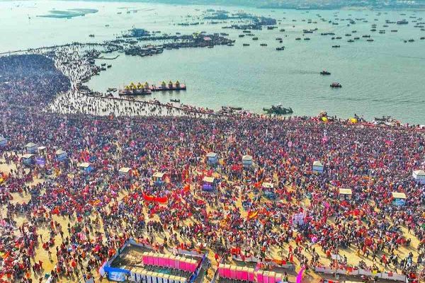 मुख्य सचिव मनोज कुमार और डीजपी प्रशांत कुमार ने लिया व्यवस्थाओं का जायजा, महाकुंभ क्षेत्र में किया निरीक्षण