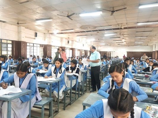 जिले के सभी 71 परीक्षा केंद्रों में शांतिपूर्वक ढंग से हुई परीक्षा