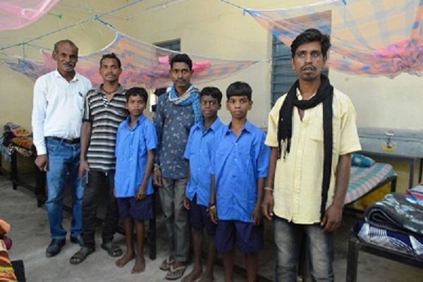  पहाड़ी कोरवाओं को मिला रोजगार तो समाज के बच्चे पहुँचने लगे शिक्षा के द्वार