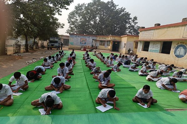  “जब देश मे थी दीवाली वो खेल रहे थे होली “