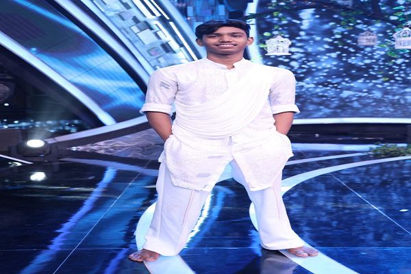 &lsquo;इंडियाज़ बेस्ट डांसर - सीज़न 4&rsquo; पर, प्रतियोगी निखिल पटनायक ने भारतीय एथलीट्स का सम्मान दिया