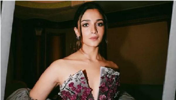 Alia Bhatt ने नहीं क्लिक कराई फोटो, पैपराजी ने किया ऐसा काम, गुस्से से तिलमिलाई एक्ट्रेस ने बीचोंबीच लगाई लताड़