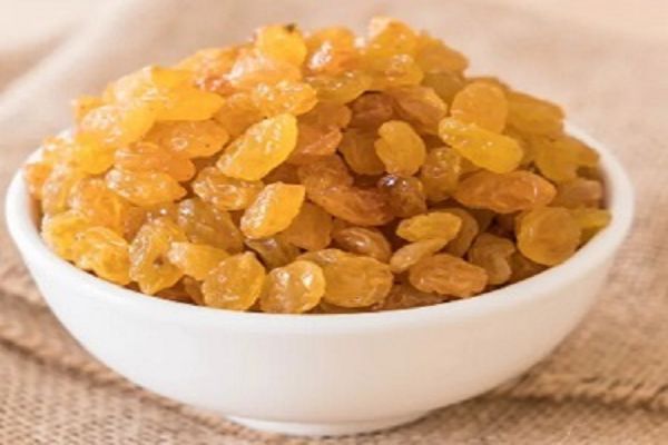 सुबह खाली पेट पीएं किशमिश का पानी