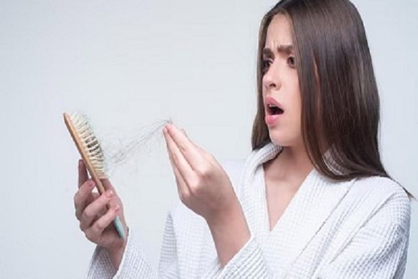 हेयर फॉल रोकने के लिए घर पर बनाएं मेथी और प्याज का तेल, घने और लंबे होंगे बाल