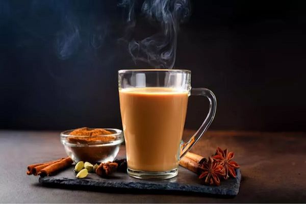 बासी मुंह चाय पीना पहुंचा सकता है नुकसान, जानें Morning Tea से पहले पानी पीना क्यों है जरूरी
