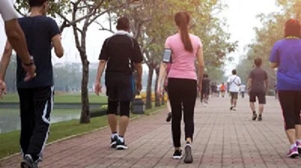 रात के खाने के बाद चलना