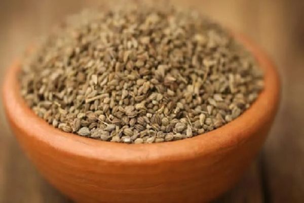 सिर्फ गैस-एसिडिटी ही नहीं, बल्कि इन हेल्थ प्रॉब्लम्स से भी छुटकारा दिलाने में फायदेमंद है अजवाइन