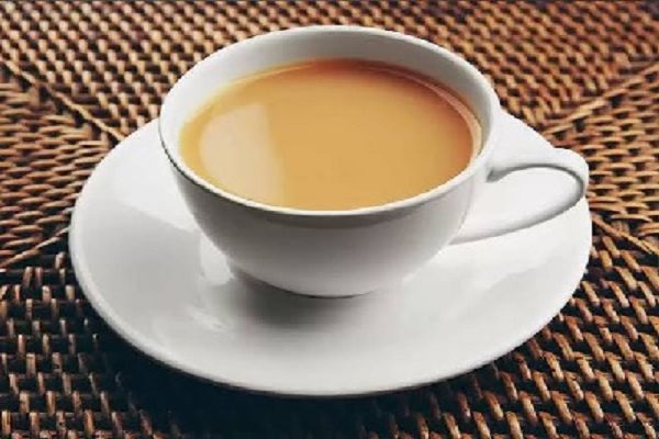 खाली पेट चाय-कॉफी पीने की आदत पड़ सकती है भारी
