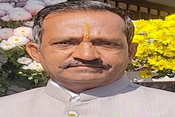 शब्दों की मर्यादा छोड़, सबने उगले विष