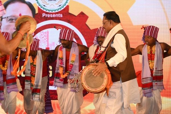आदिवासी अंचल में तेजी से पहुंच रही हैं विकास योजनाएं