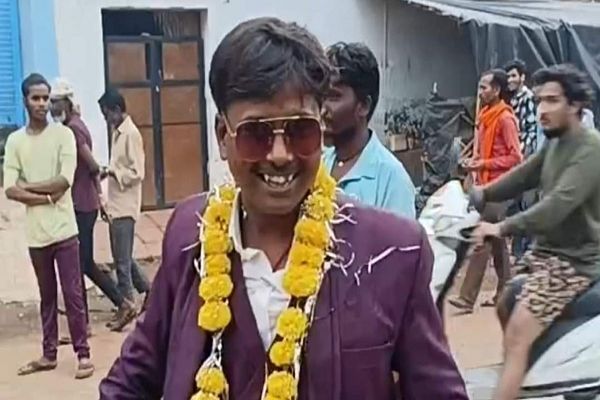 मुरारी चाय वाला&hellip; 25,000 रुपए जमा कर खरीदी मोपेड, घर तक लाने में खर्च किए 50 हजार