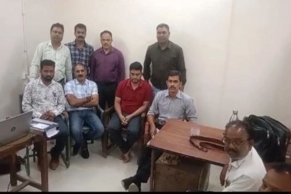 सागर में हाउसिंग बोर्ड संपदा अधिकारी का सहायक 10 हजार रुपये रिश्वत लेते रंगेहाथ गिरफ्तार