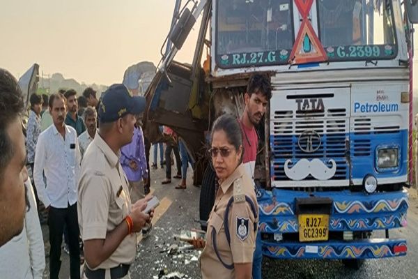 उज्जैन जिले में खाचरोद के करीब सड़क दुर्घटना में 4 लोगों की मौत