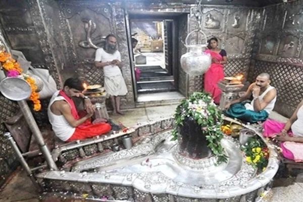 दूर से ही करने होंगे बाबा महाकाल के दर्शन, भक्तों को गर्भगृह में प्रवेश देने की फिलहाल योजना नहीं