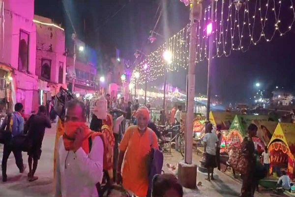 चित्रकूट में पांच दिवसीय दीप दान मेला शुरू: भगवान कामतानाथ के दर्शन करने देश भर से पहुंचे श्रद्धालु, कलेक्टर और SP ने लिया व्यवस्थाओं का जायजा