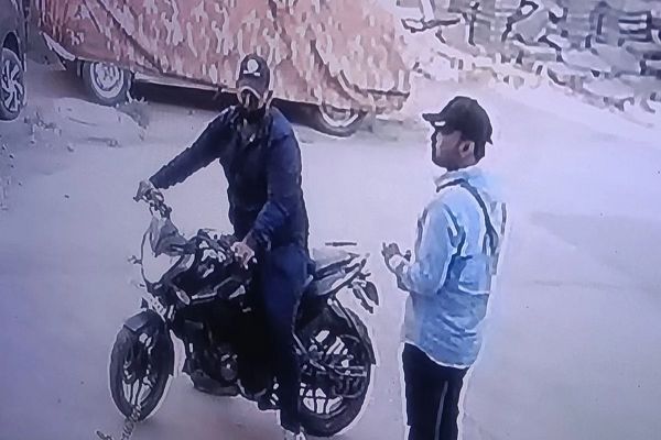 इंदौर में बड़ी वारदात... रेसकोर्स रोड पर बिल्डिंग की पार्किंग में घुसे बदमाश, तीन लोगों से लाखों रुपये के गहने लूटे