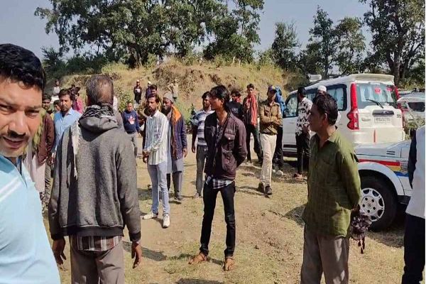 बेतवा नदी के पुल के नीचे मिला सिर कुचला शव, जांच में जुटी पुलिस