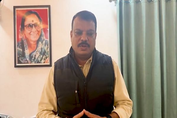 BJP के पूर्व विधायक की मंत्री के सामने पिटाई: नेता प्रतिपक्ष ने कसा तंज, बोले- ये है संस्कारित और अनुशासित पार्टी की असलियत