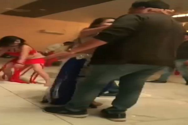 फार्म हाउस में नशा और विष कन्याः बार बालाओं ने लगाए ठुमके, रईसजादों की डांस गर्ल्स के साथ मुजरा पार्टी, पुलिस के आदेशों को अय्याशों ने हवा में उड़ाया,