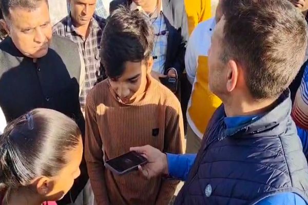 राहुल गांधी ने मनोज परमार के बच्चों से की फोन पर बात&hellip; कहा- मैं बिल्कुल आऊंगा