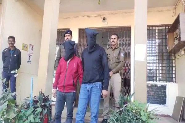 अंतर्राज्यीय ट्रक चोर गिरोह का पर्दाफाश: इंजन-चेसिस नंबर बदलकर बेचता था गिरोह, पुलिस ने दो आरोपी को किया गिरफ्तार