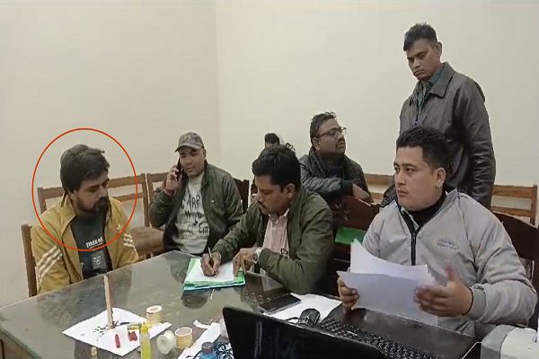 लोकायुक्त की बड़ी कार्रवाईः एसडीएम का ड्राइवर तीन लाख रिश्वत लेते गिरफ्तार, कलेक्टर ने SDM को पद से हटाया, चालक निलंबित