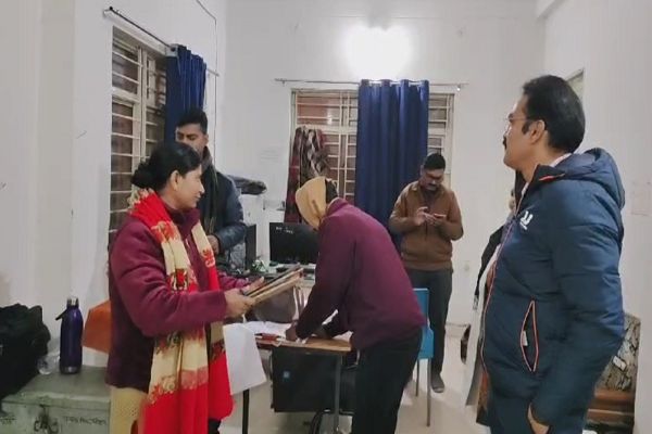 लोकायुक्त की बड़ी कार्रवाई: रिश्वत लेते पटवारी को किया गिरफ्तार, पैसे लेकर भागा सहयोगी मुंशी 