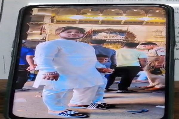 गोली मारकर हत्या से फैली सनसनीः जन्मदिन मना रहे युवक को घर में घुसकर मारी गोली, आरोपी फिरोज, सैफू, सोहेब इलाके के कुख्यात बदमाश