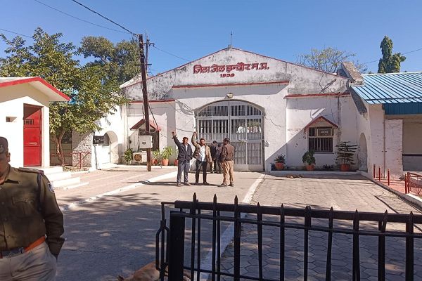 इंदौर MPPSC धरना प्रदर्शन में दो छात्र नेताओं की गिरफ्तारी, कांग्रेस ने जताया विरोध, बताया सरकार की वादाखिलाफी 