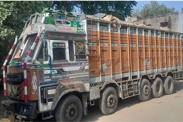 शराब के नशे में ट्रक ड्राइवर ने गाय को रौंदा, 15 किमी तक घसीटते हुए ले गया