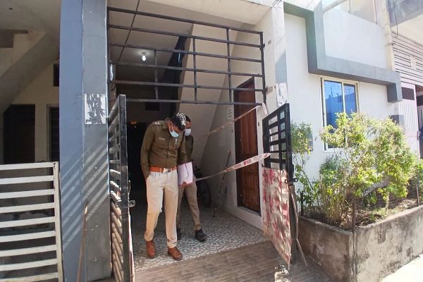  देवास में फ्रिज में मिली महिला की लाश, पुलिस जांच में जुटी