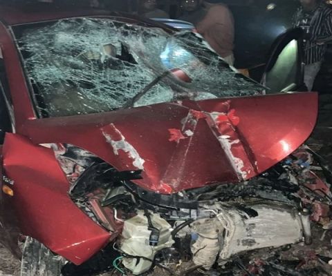 ग्वालियर-इटावा हाईवे पर तेज रफ्तार कार कोहरे में खंभे से टकराई, मामा-भांजे की मौत