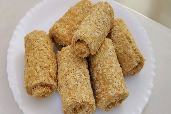  बाजार में बिक रही 15 से अधिक प्रकार की गजक&hellip; भाव 300 से 550 रुपए किलो तक