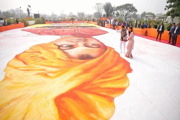 युवा दिवस पर मुख्यमंत्री डॉ. यादव ने किया स्वामी विवेकानंद पर बनी दुनिया की सबसे बड़ी 3-डी रंगोली का अनावरण
