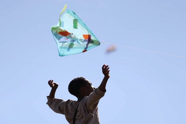 मकर संक्रांति पर पतंगबाजी का क्रेज, लेकिन चाइनीज मांझे का खाैफ भी&hellip; इस बीच जारी है कोडवर्ड का खेल