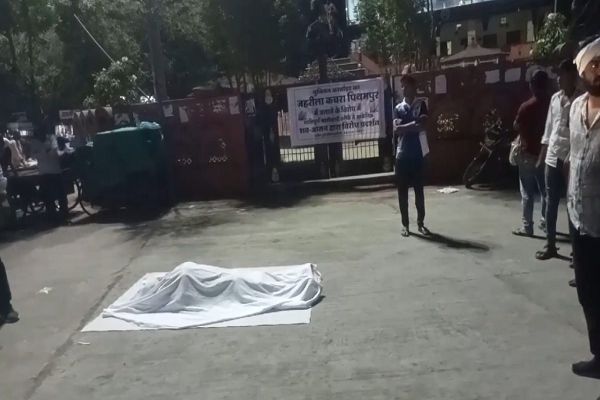 Dhar के पीथमपुर में शव सत्याग्रह: यूनियन कार्बाइड कचरे को लेकर अनोखा प्रदर्शन, कल 12 फरवरी को जनता करेगी 12 मिनट 12 सेकंड का विरोध