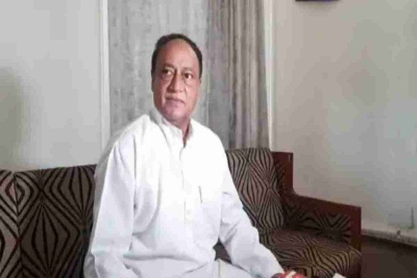 &lsquo;दिल्ली T20 के 15 ओवर में कांग्रेस के शून्य रन&rsquo;, सियासी क्रिकेट पर लक्ष्मण सिंह की अनोखी कमेंट्री!