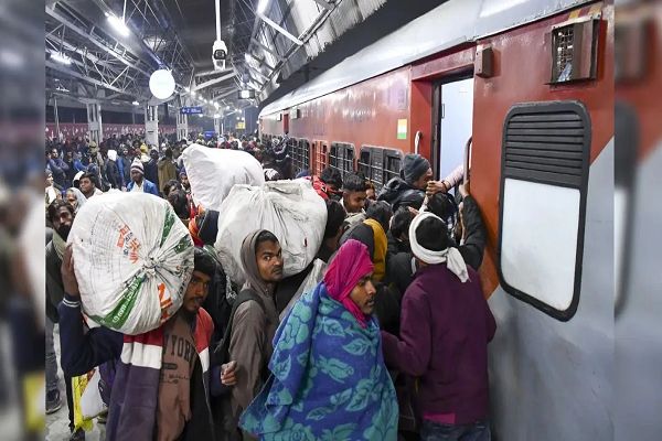 महाकुंभ के अंतिम चरण में बढ़ेगा श्रद्धालुओं का दबाव, एक्शन में रेलवे&hellip; ट्रेन के टाइम पर ही स्टेशन में मिलेगा प्रवेश
