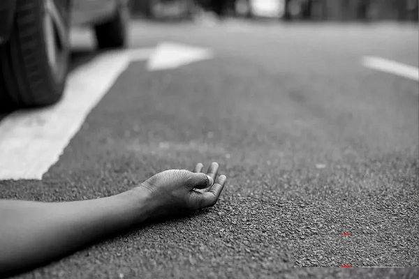 महीनों से सड़क किनारे खड़ा &lsquo;मौत का ट्रक&rsquo;... इस बार बाइक सवार टकराए, दोनों की चली गई जान&hellip; एमपी के उमरिया में हादसा