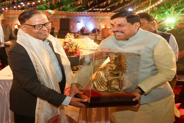 मुख्यमंत्री डॉ. मोहन यादव से वित्त आयोग के अध्यक्ष डॉ. पनगढ़िया एवं आयोग के सदस्यों ने की भेंट