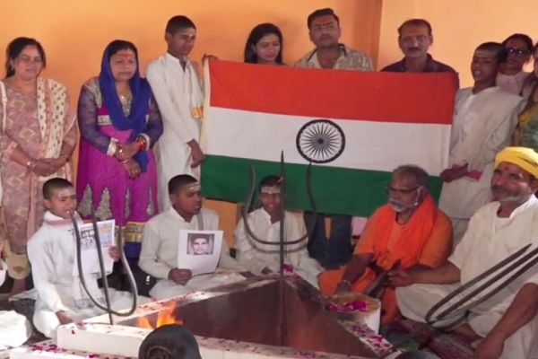 चैंपियंस ट्रॉफी के फाइनल से पहले महाकाल की नगरी में विशेष यज्ञ: बगलामुखी मंदिर में मिर्ची अनुष्ठान, 51 पंडितों ने किया शत्रु नाशक पूजन, भारत की जीत की मांगी दुआ