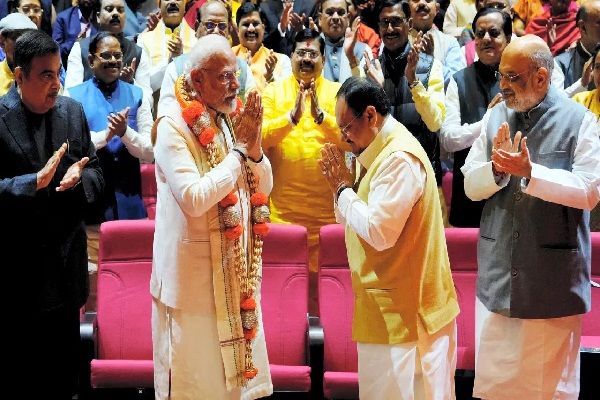 भाजपा संसदीय दल की बैठक में किया गया पीएम मोदी का अभिनन्दन