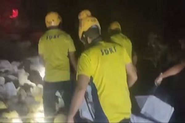 गहरी खाई में गिरा लोडर, 3 लोगों की हादसे में मौत