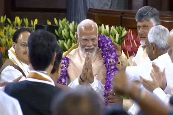 NDA संसदीय दल के नेता चुने गए नरेंद्र मोदी,नीतीश-नायडू ने किया समर्थन