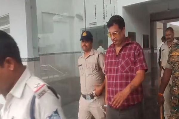 मंत्री का बहनोई निकला नशीली कफ सिरप का बड़ा तस्कर, सांसद का करीबी भी गिरफ्तार